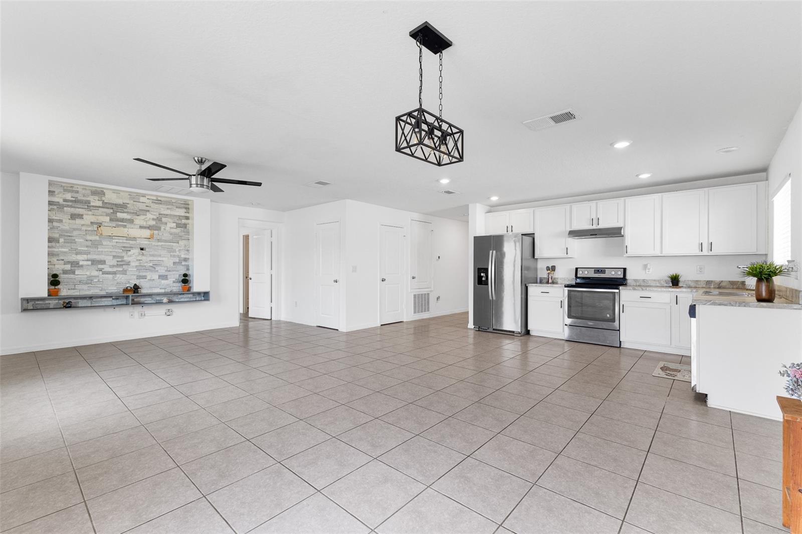 213 LAKE LUCERNE WAY, WINTER HAVEN, FL, 33881