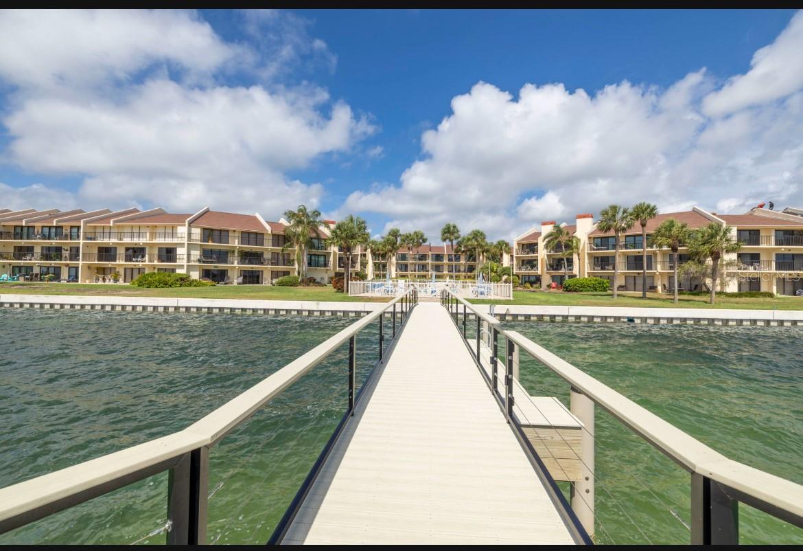 7520 SUNSHINE SKYWAY LN S #T18, ST PETERSBURG, FL, 33711