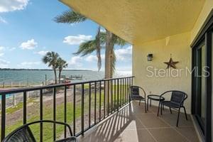 7520 SUNSHINE SKYWAY LN S #T18, ST PETERSBURG, FL, 33711