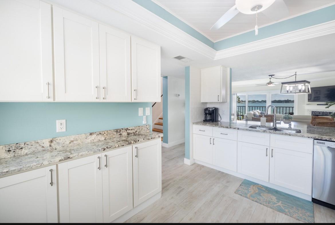 7520 SUNSHINE SKYWAY LN S #T18, ST PETERSBURG, FL, 33711