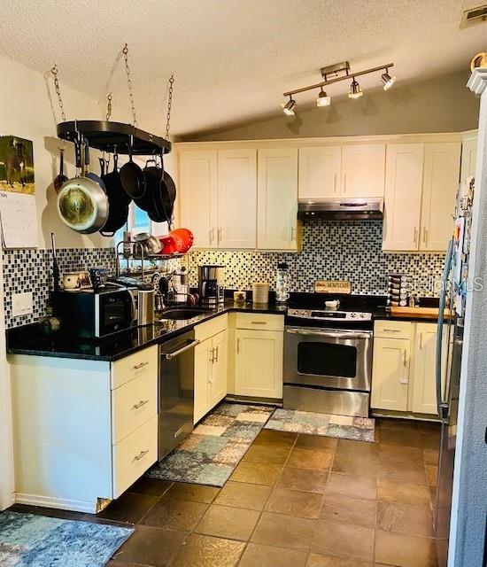 18085 WINTERGARDEN AVE, PORT CHARLOTTE, FL, 33948