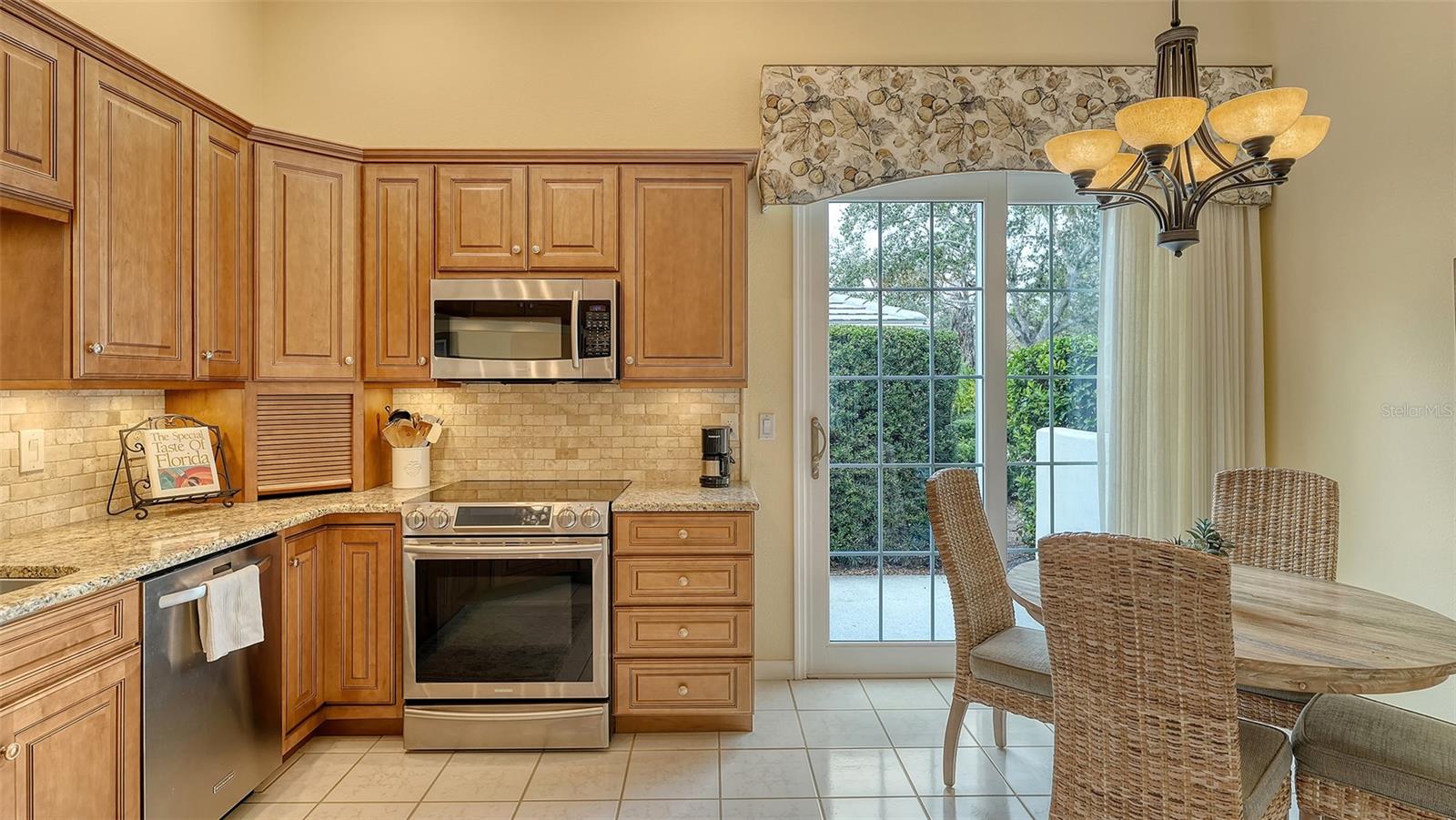 7741 WHITEBRIDGE GLN, UNIVERSITY PARK, FL, 34201