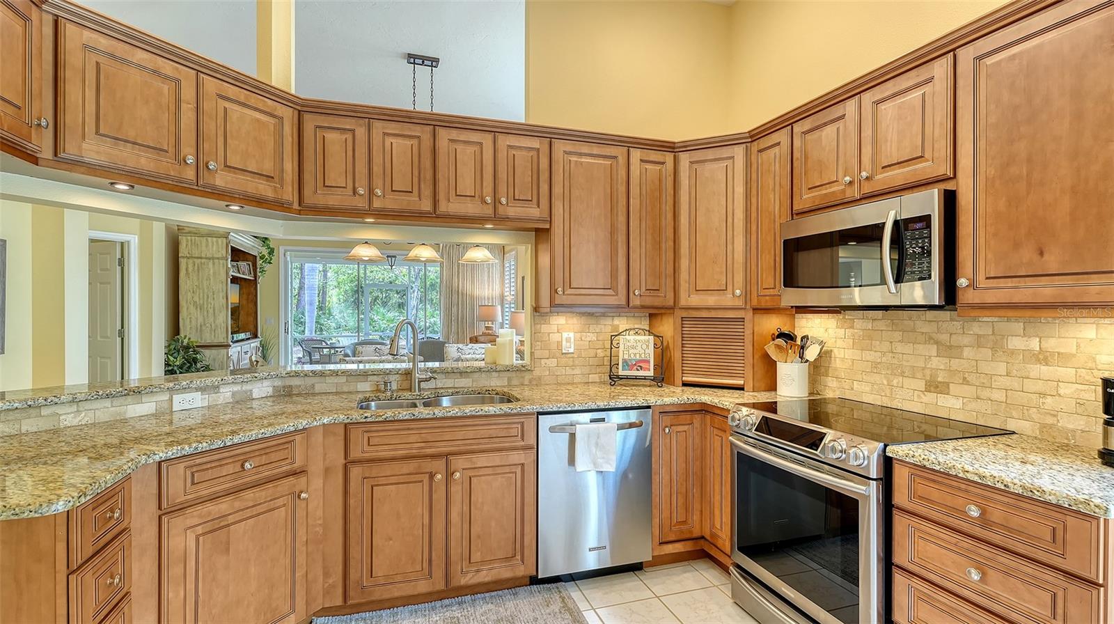 7741 WHITEBRIDGE GLN, UNIVERSITY PARK, FL, 34201