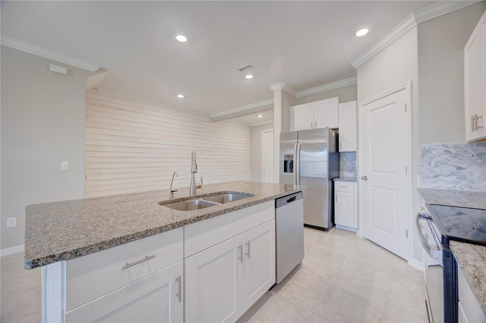 31970 BLUE PASSING LOOP, WESLEY CHAPEL, FL, 33545