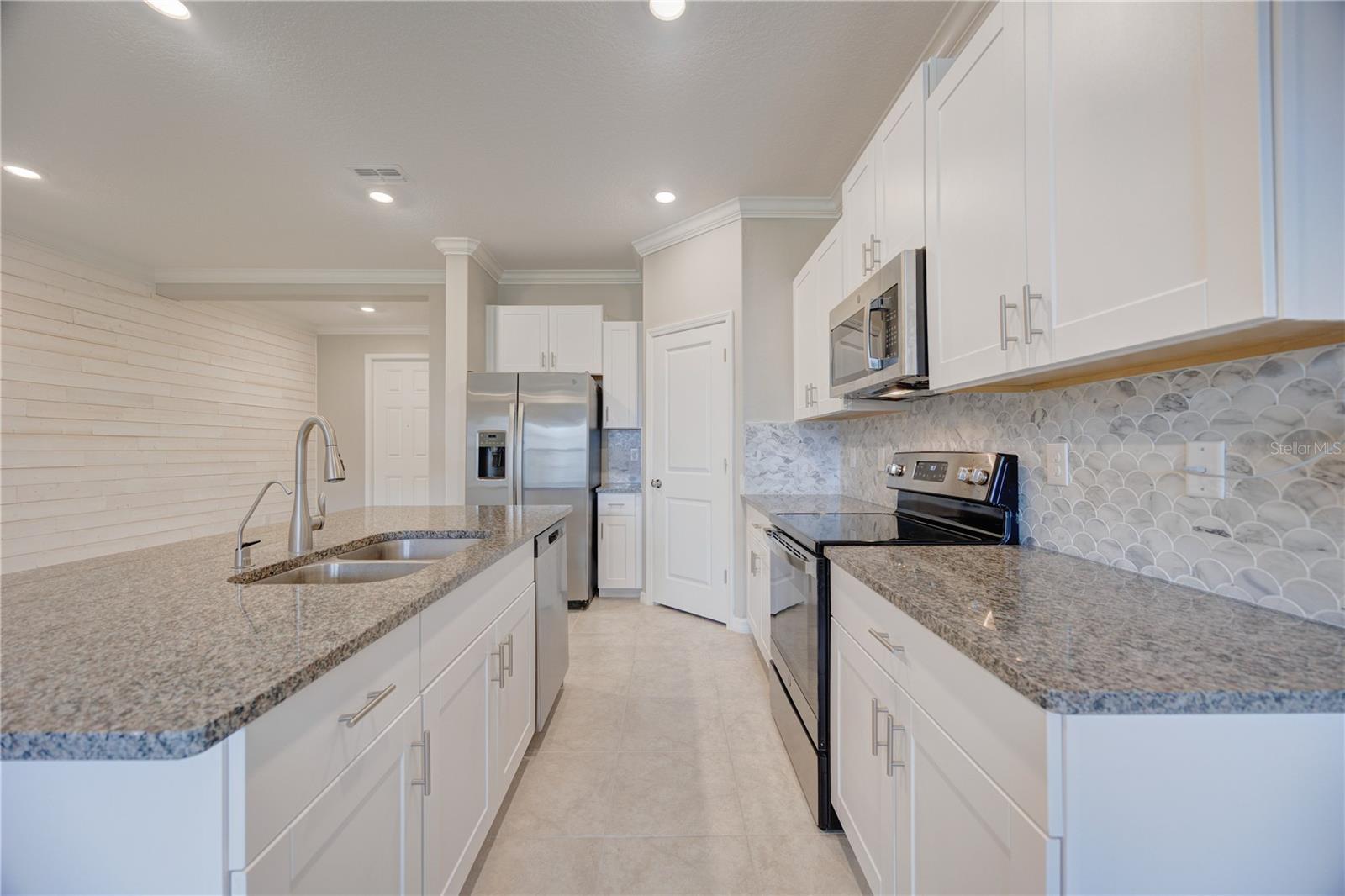 31970 BLUE PASSING LOOP, WESLEY CHAPEL, FL, 33545