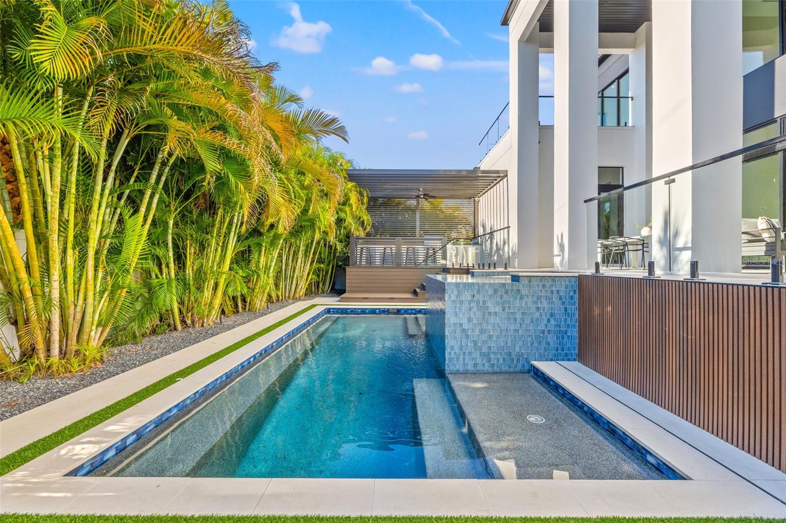 730 W ALDA WAY NE, ST PETERSBURG, FL, 33704