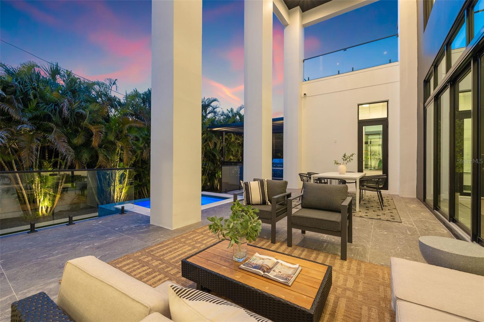 730 W ALDA WAY NE, ST PETERSBURG, FL, 33704
