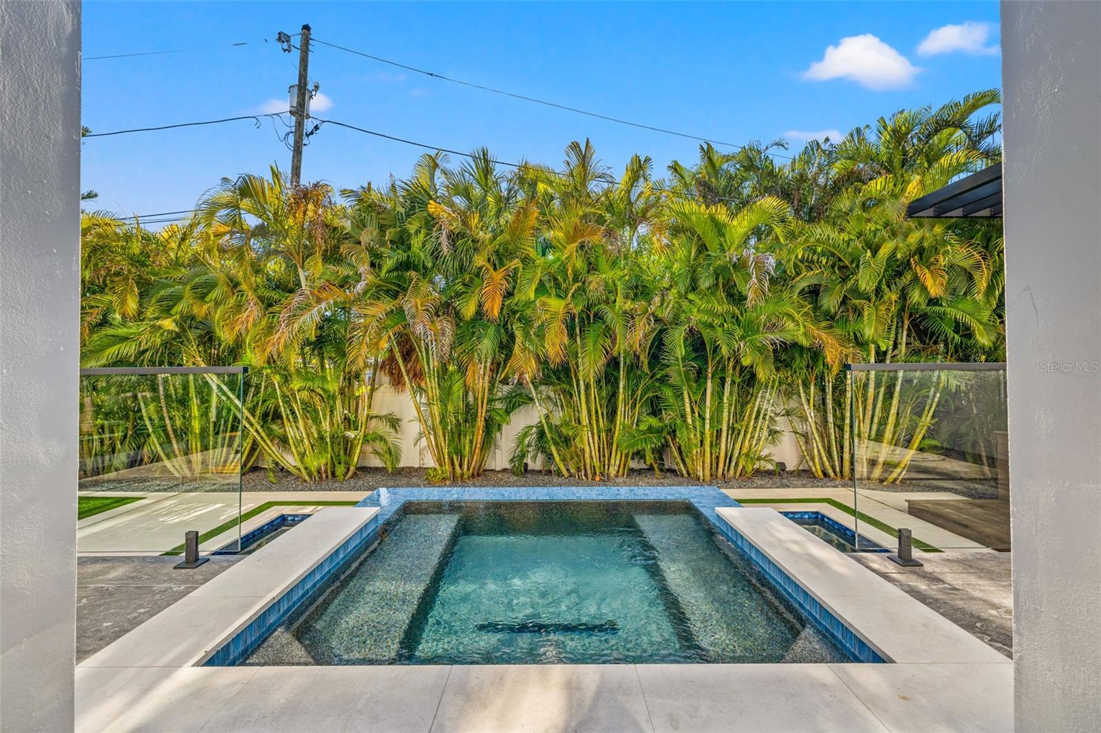 730 W ALDA WAY NE, ST PETERSBURG, FL, 33704