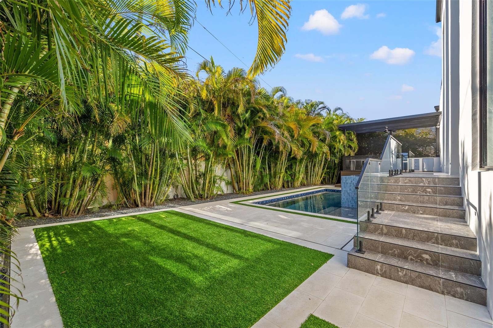 730 W ALDA WAY NE, ST PETERSBURG, FL, 33704