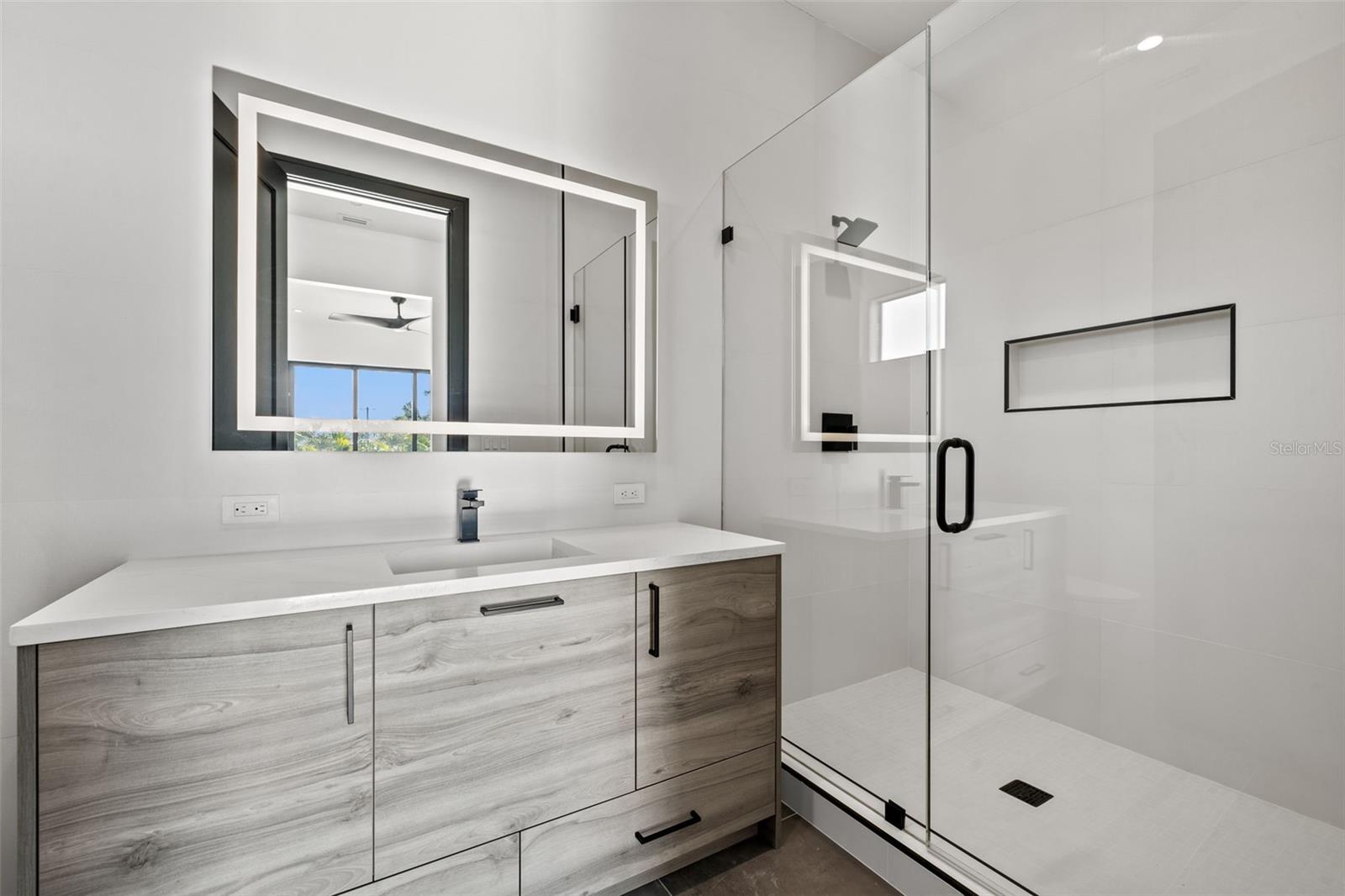 730 W ALDA WAY NE, ST PETERSBURG, FL, 33704