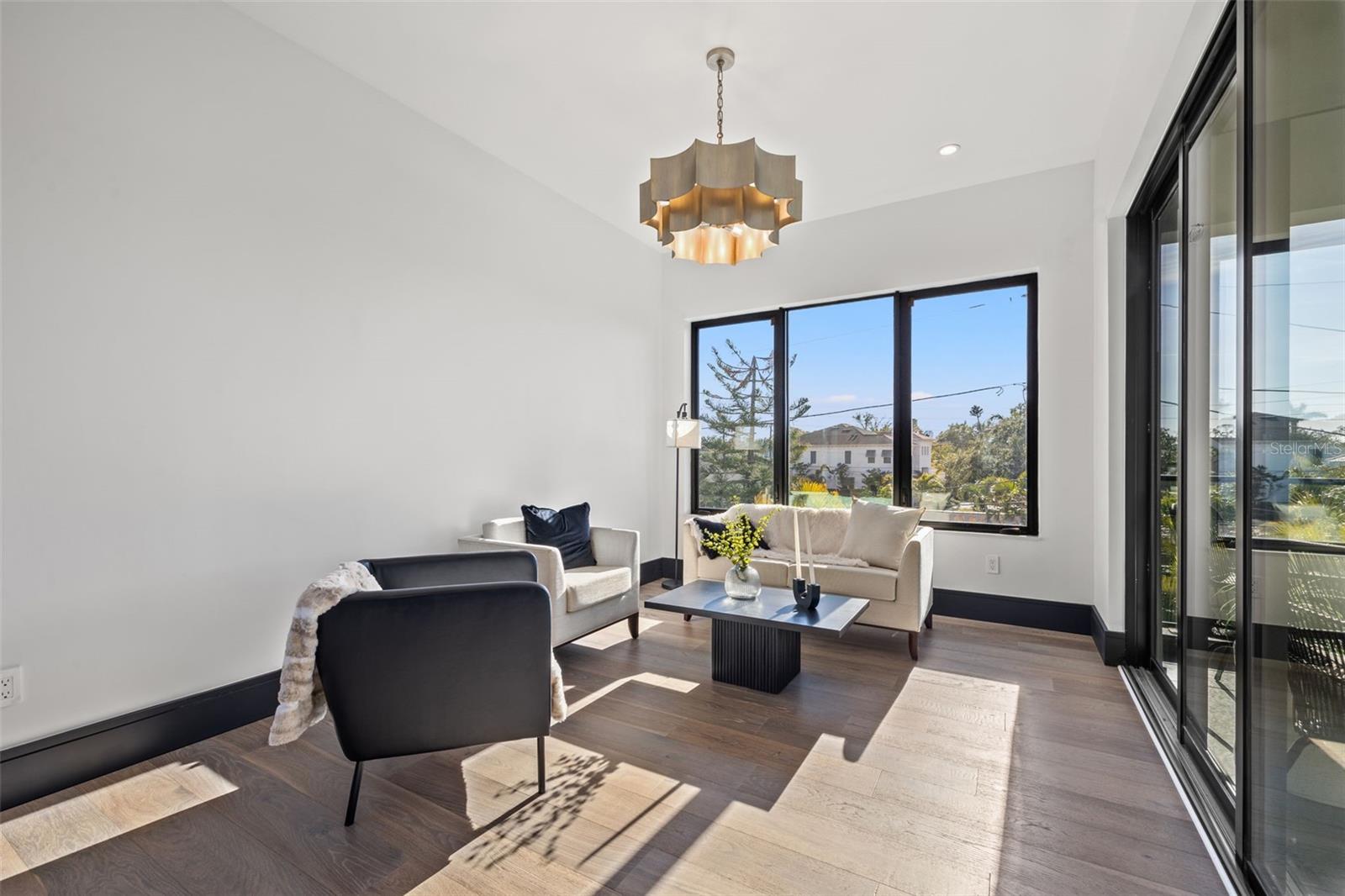 730 W ALDA WAY NE, ST PETERSBURG, FL, 33704