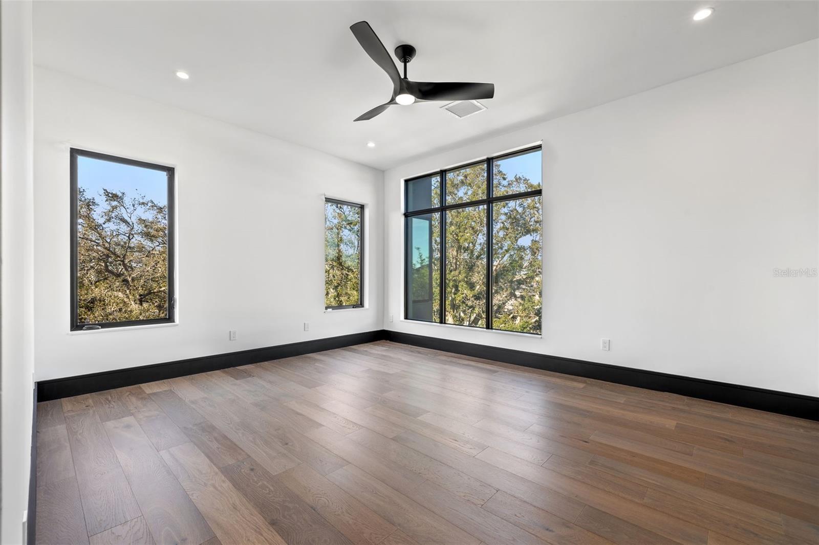 730 W ALDA WAY NE, ST PETERSBURG, FL, 33704