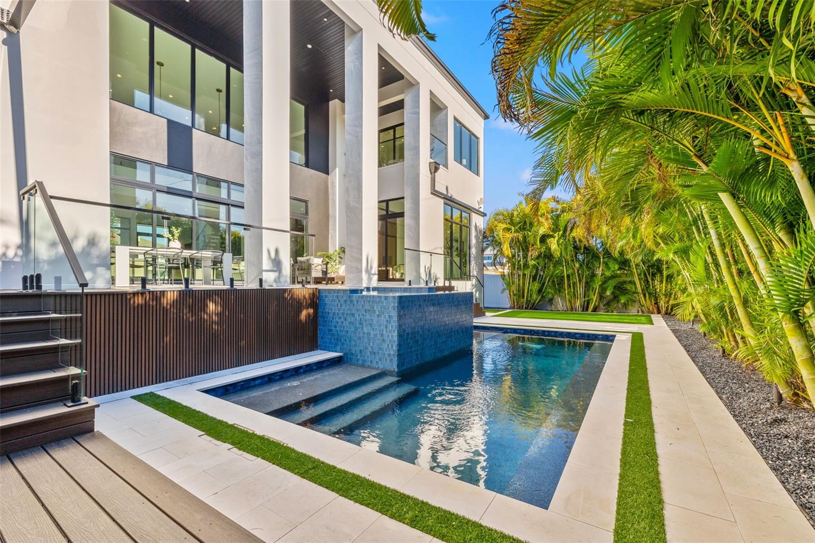 730 W ALDA WAY NE, ST PETERSBURG, FL, 33704