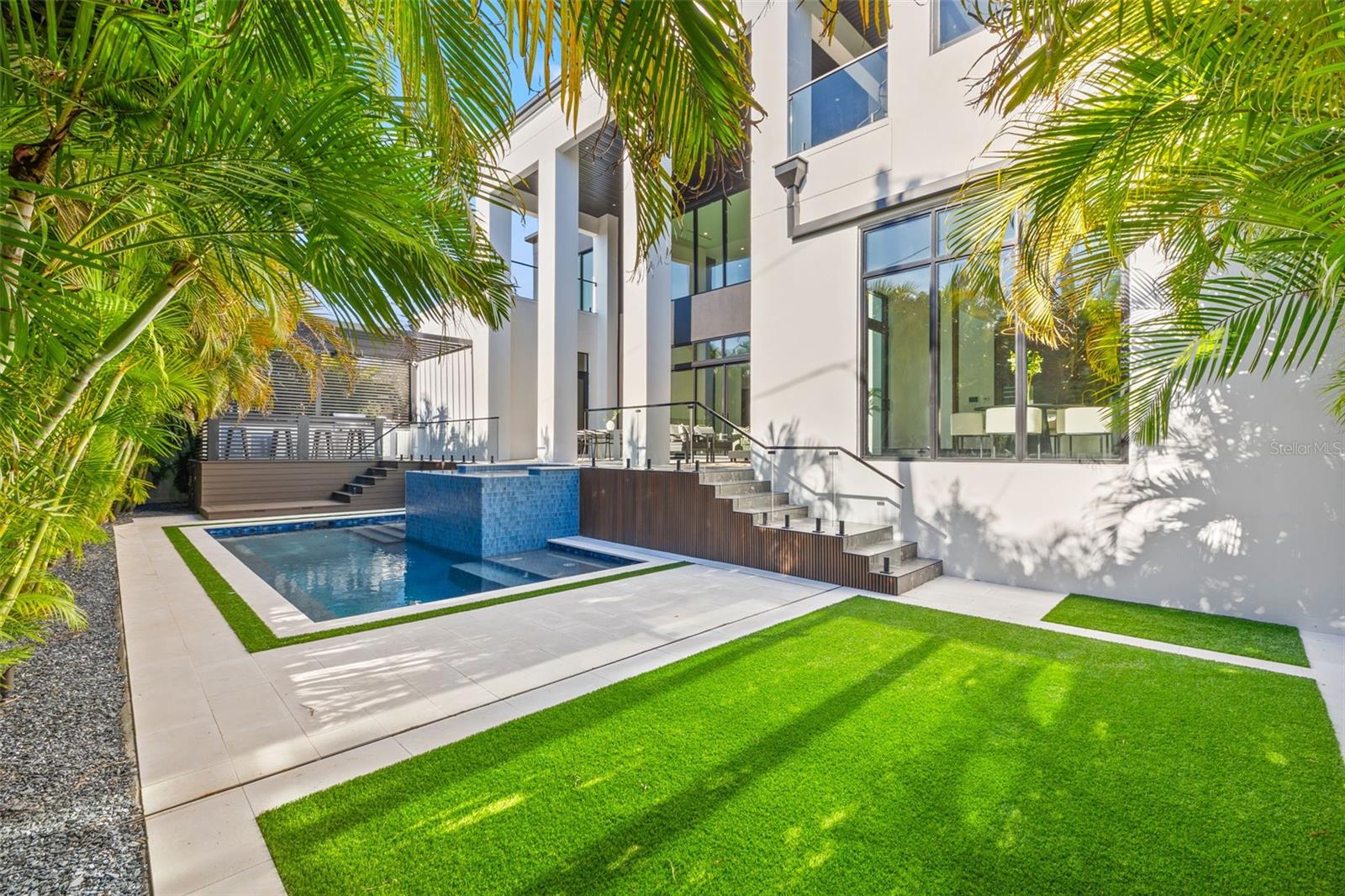 730 W ALDA WAY NE, ST PETERSBURG, FL, 33704