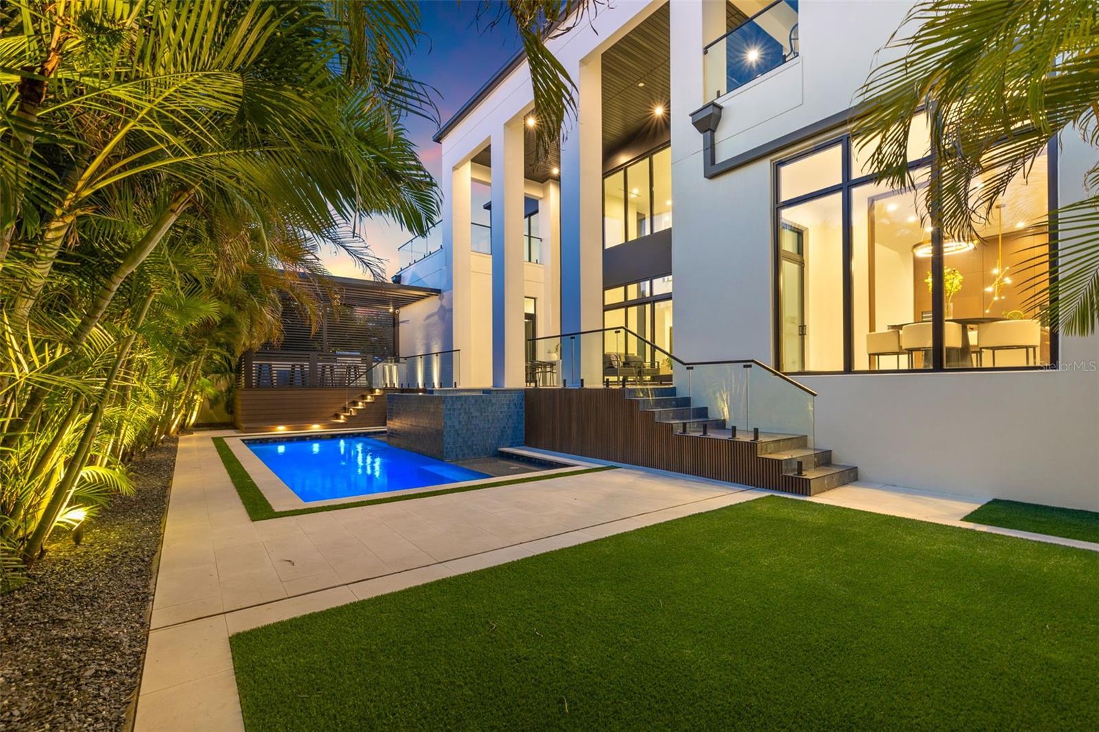 730 W ALDA WAY NE, ST PETERSBURG, FL, 33704
