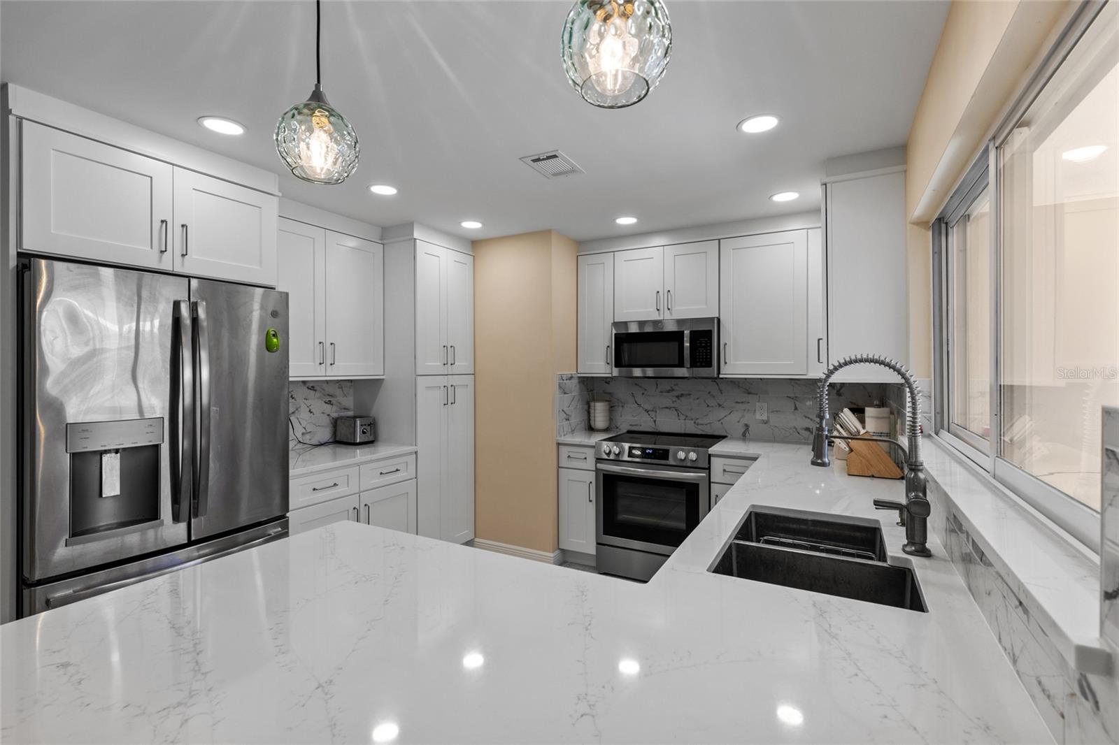 2620 RENATTA DR, BELLEAIR BLUFFS, FL, 33770