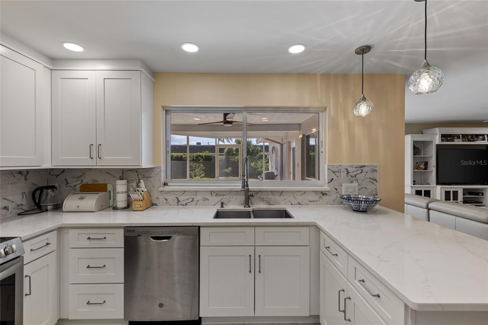 2620 RENATTA DR, BELLEAIR BLUFFS, FL, 33770