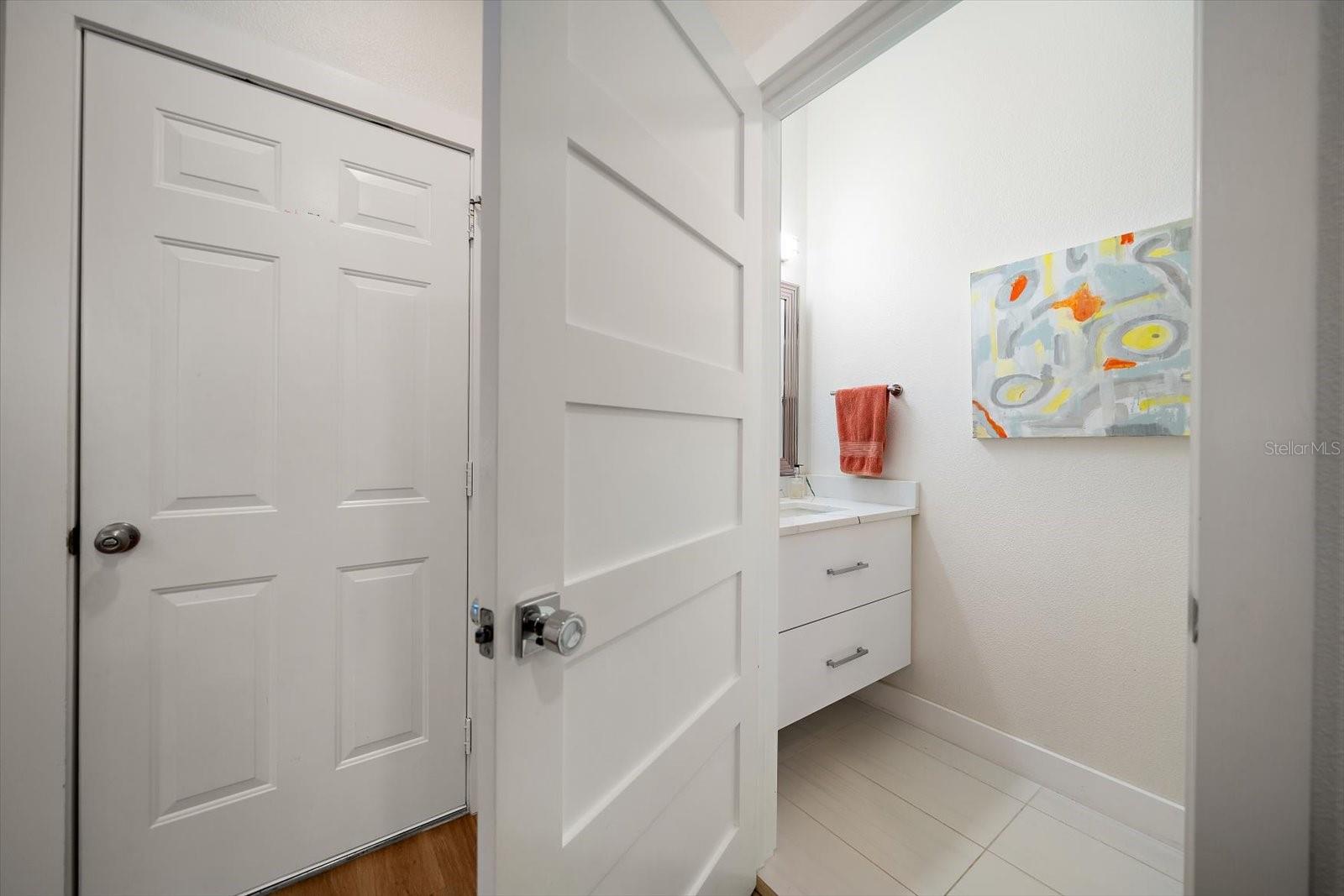 1009 BELLA VISTA DR NE, ST PETERSBURG, FL, 33702