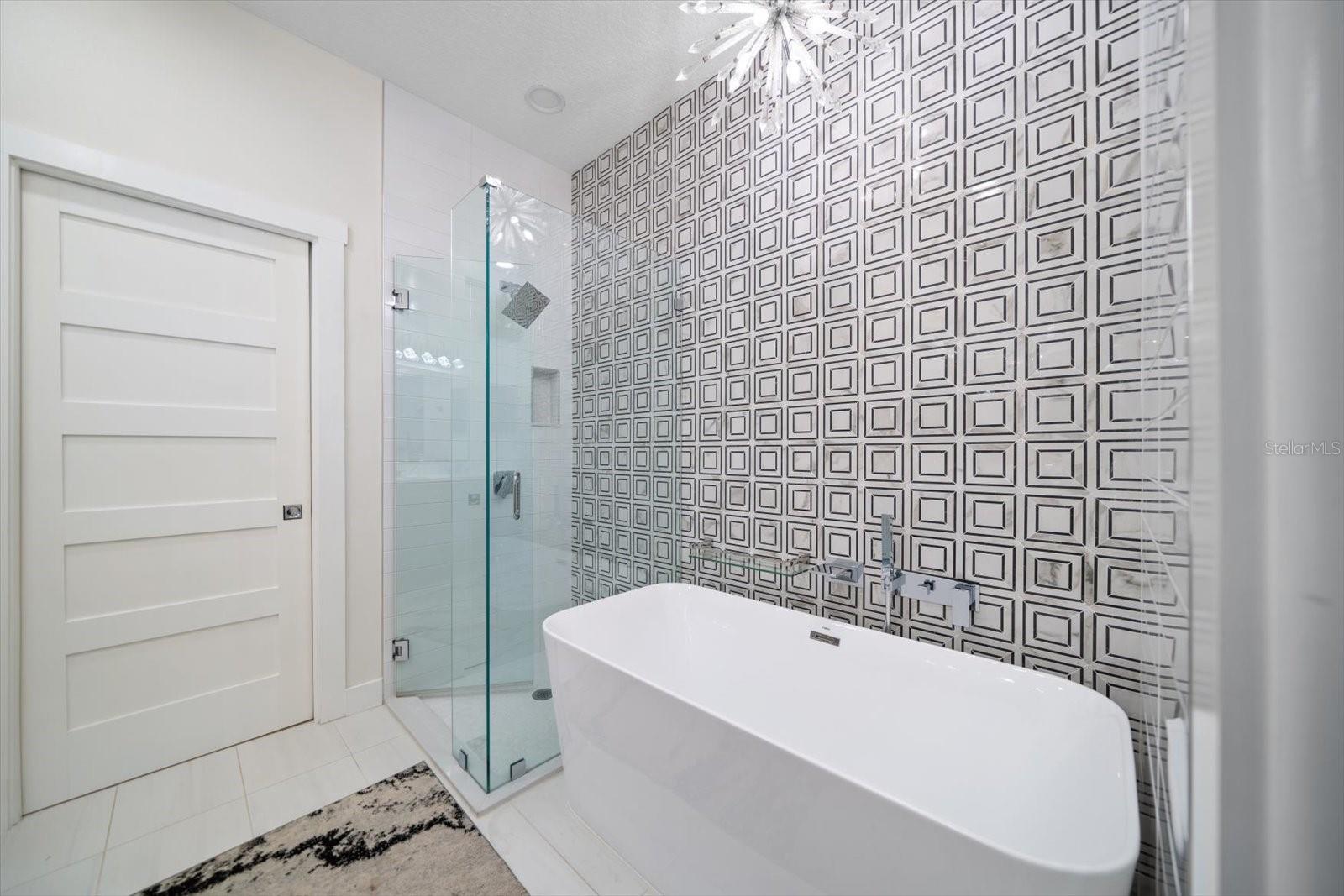 1009 BELLA VISTA DR NE, ST PETERSBURG, FL, 33702
