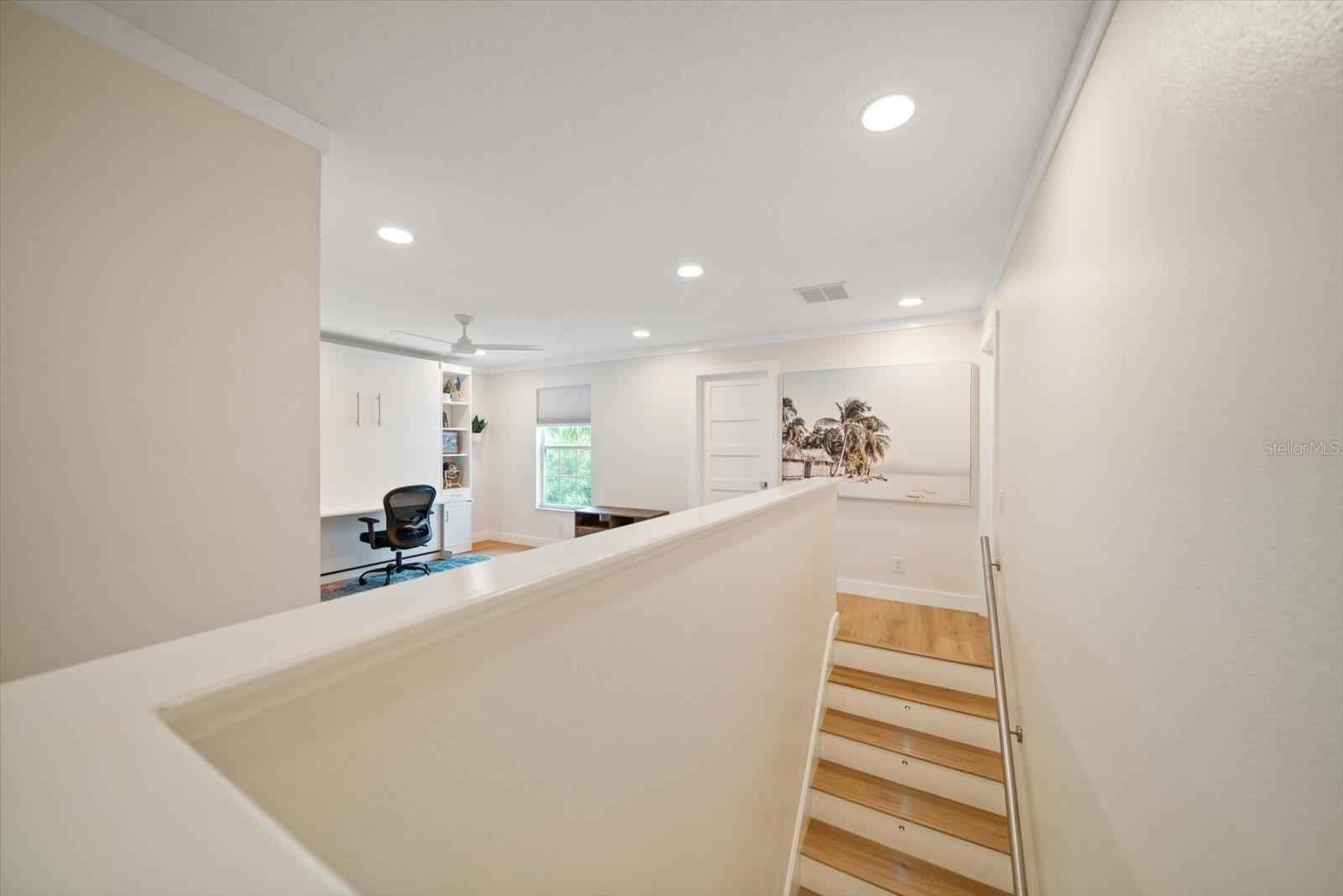 1009 BELLA VISTA DR NE, ST PETERSBURG, FL, 33702