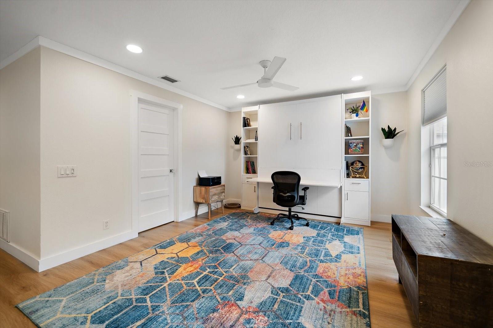 1009 BELLA VISTA DR NE, ST PETERSBURG, FL, 33702