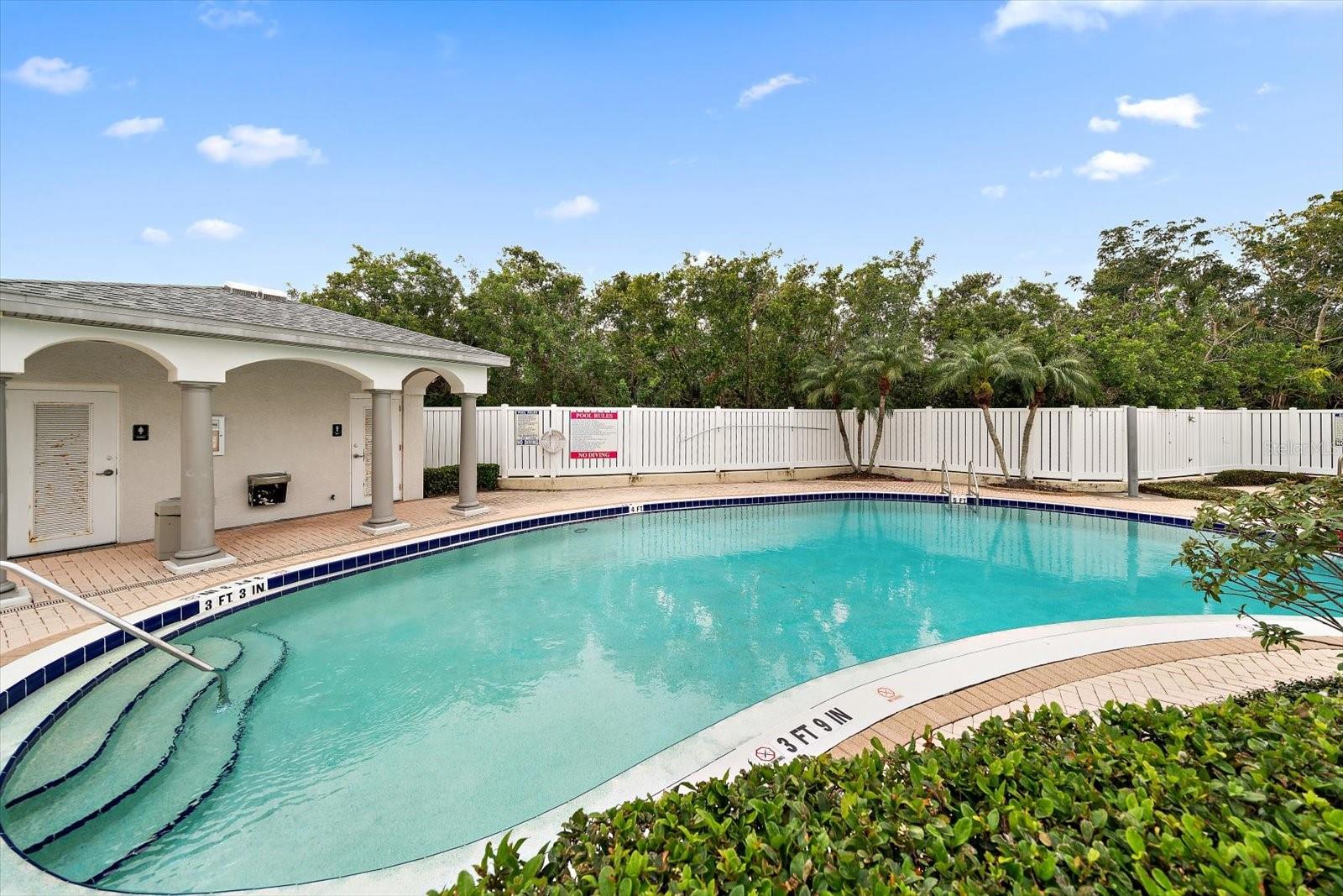 1009 BELLA VISTA DR NE, ST PETERSBURG, FL, 33702