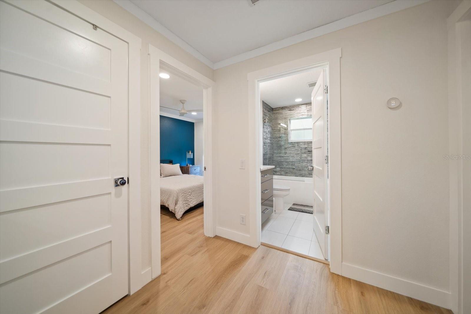 1009 BELLA VISTA DR NE, ST PETERSBURG, FL, 33702
