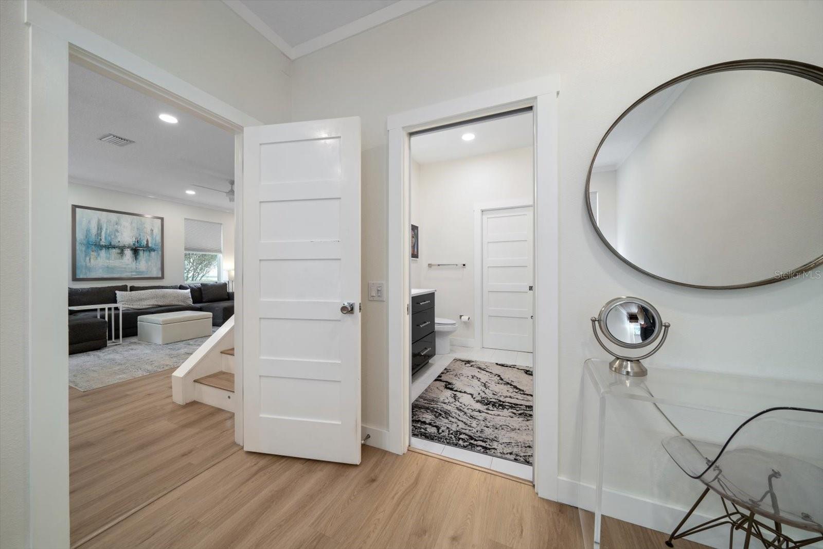 1009 BELLA VISTA DR NE, ST PETERSBURG, FL, 33702