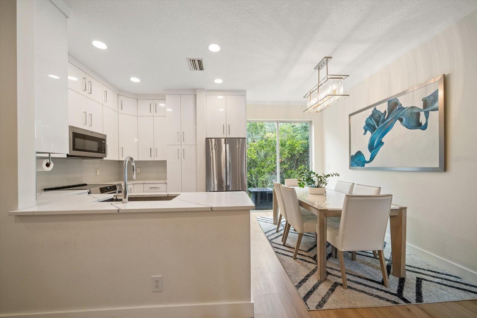 1009 BELLA VISTA DR NE, ST PETERSBURG, FL, 33702