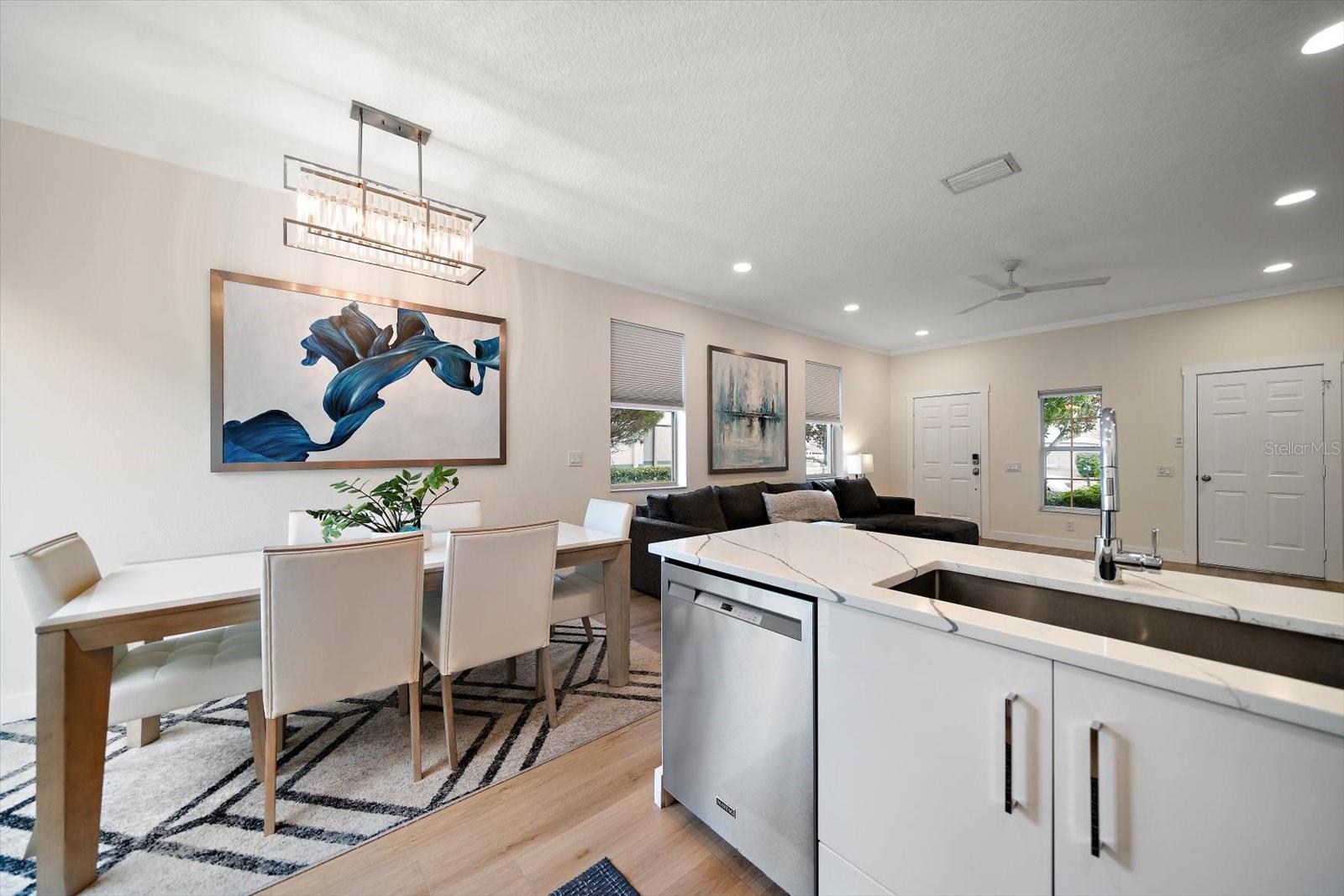 1009 BELLA VISTA DR NE, ST PETERSBURG, FL, 33702