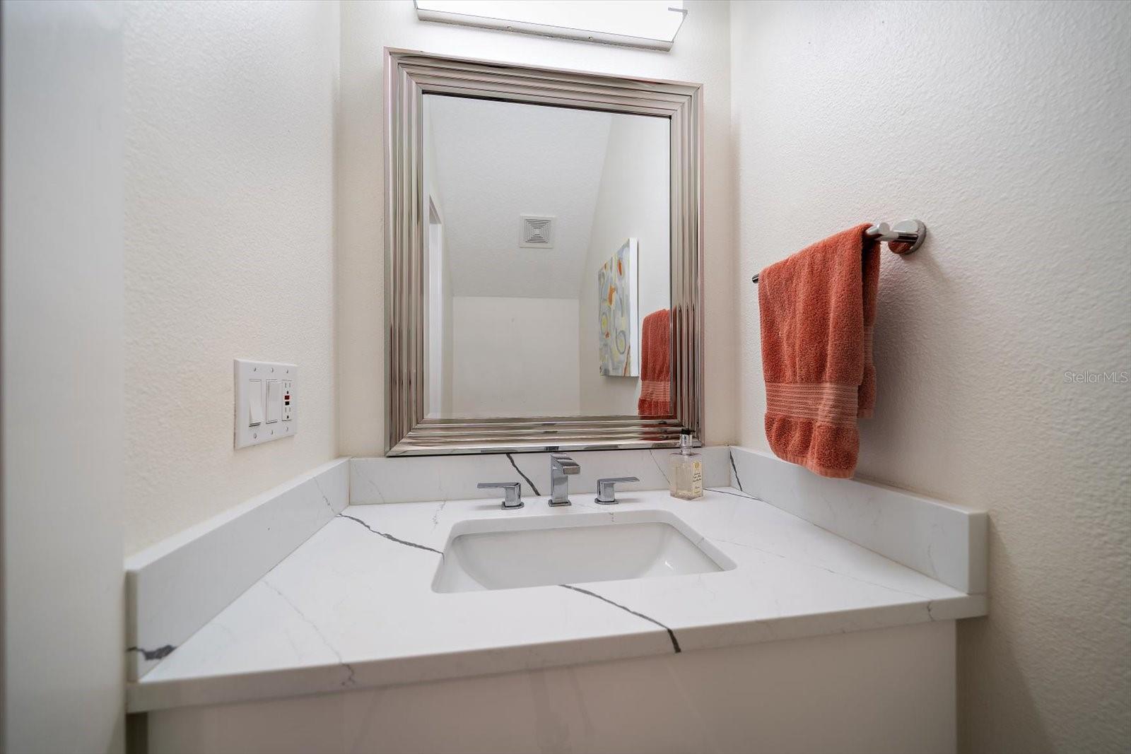 1009 BELLA VISTA DR NE, ST PETERSBURG, FL, 33702