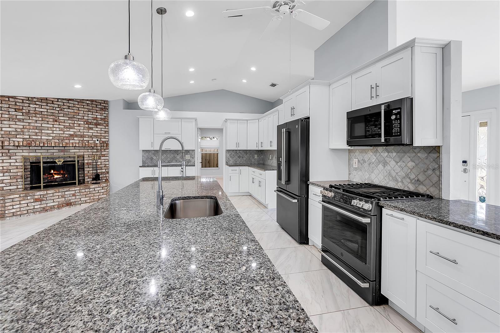 911 WEE BURN PL, SARASOTA, FL, 34243