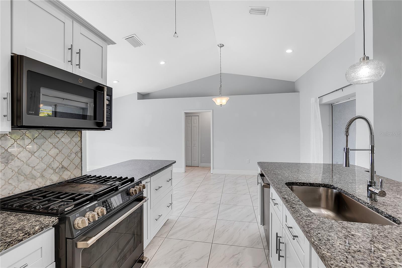 911 WEE BURN PL, SARASOTA, FL, 34243