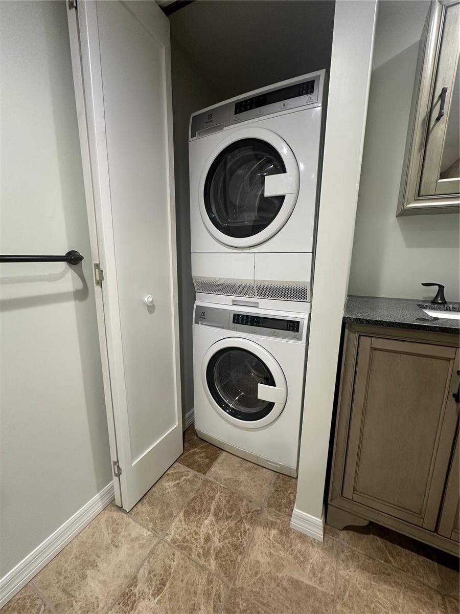 1100 N SHORE DR NE #403, ST PETERSBURG, FL, 33701