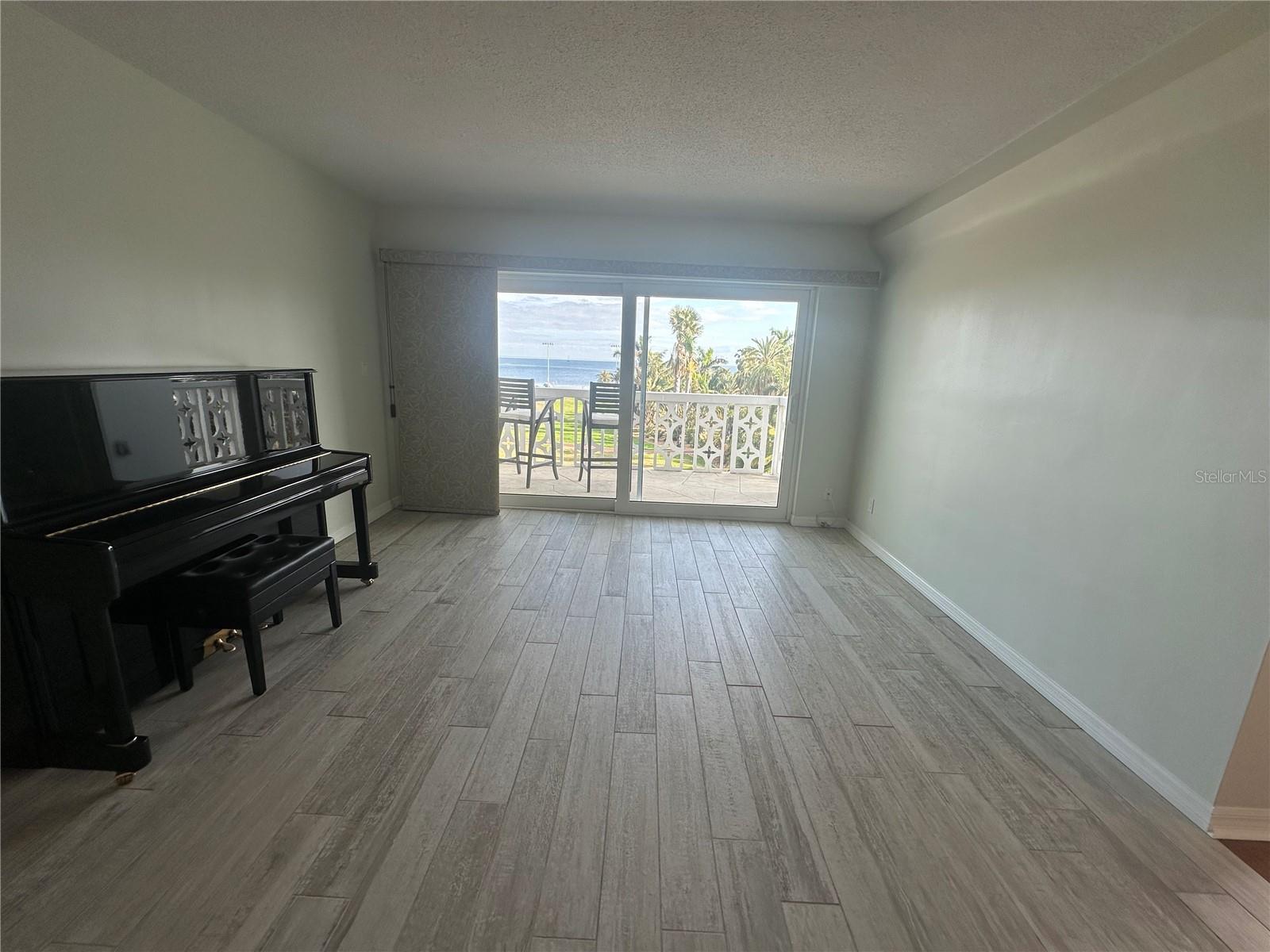 1100 N SHORE DR NE #403, ST PETERSBURG, FL, 33701