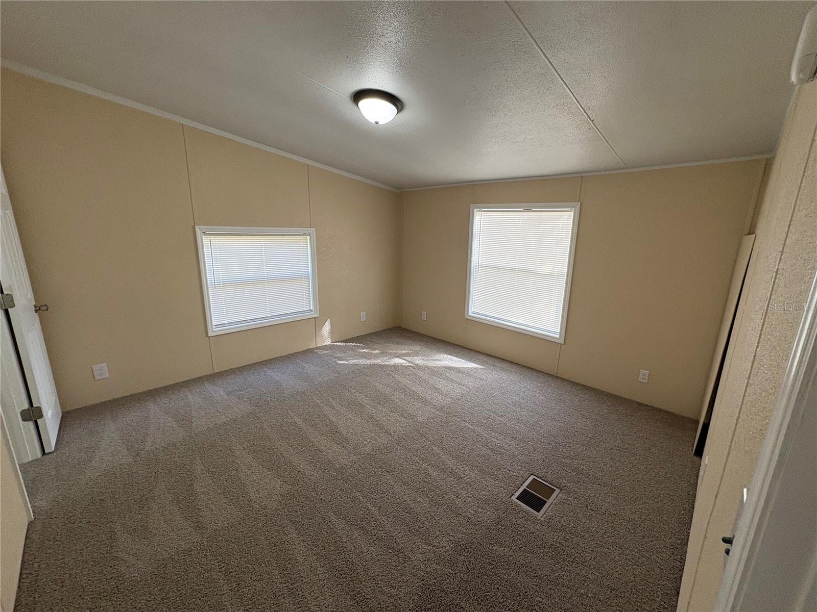 8715 PINE TREE DR, LAKELAND, FL, 33809