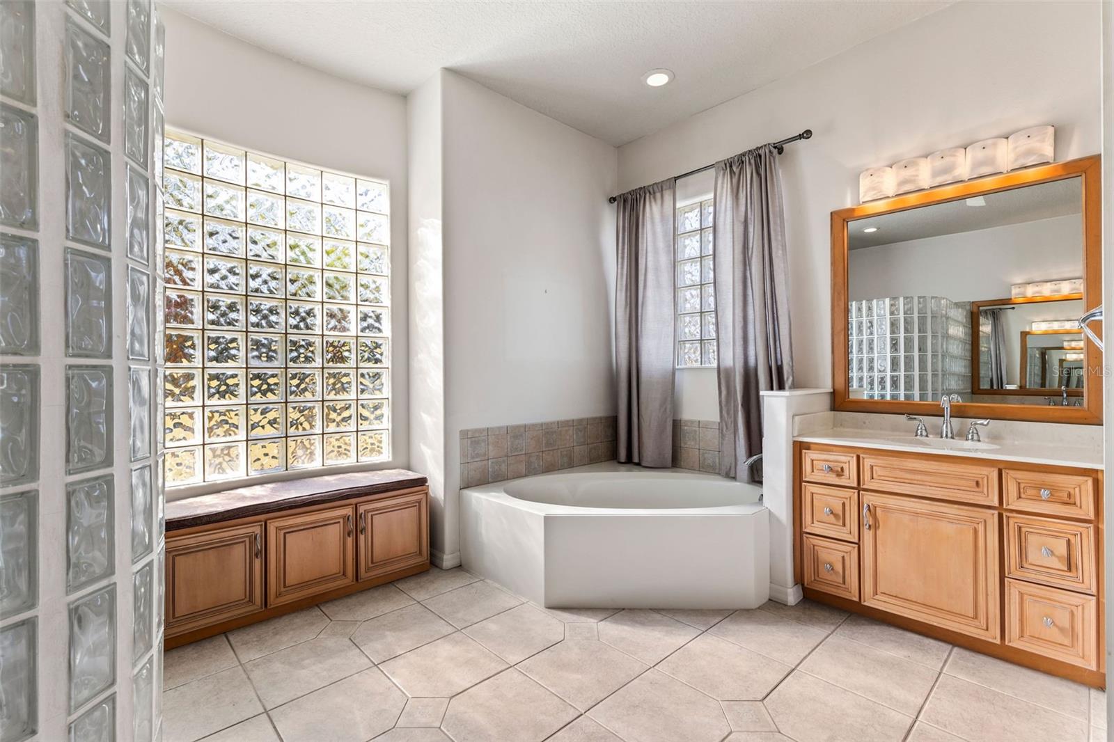 19 CAMBRIDGE TRCE, ORMOND BEACH, FL, 32174