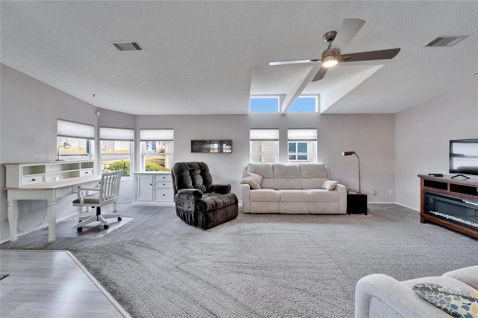 37622 NEW HORIZONS BLVD, ZEPHYRHILLS, FL, 33541