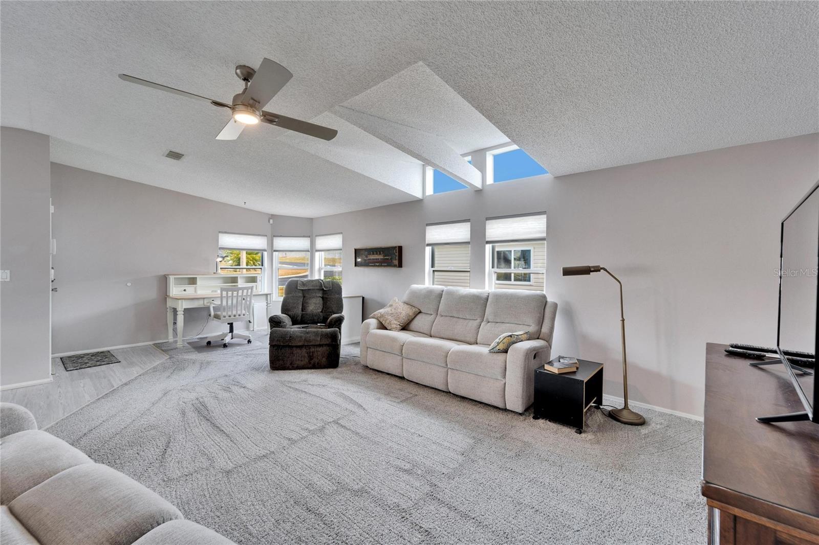 37622 NEW HORIZONS BLVD, ZEPHYRHILLS, FL, 33541