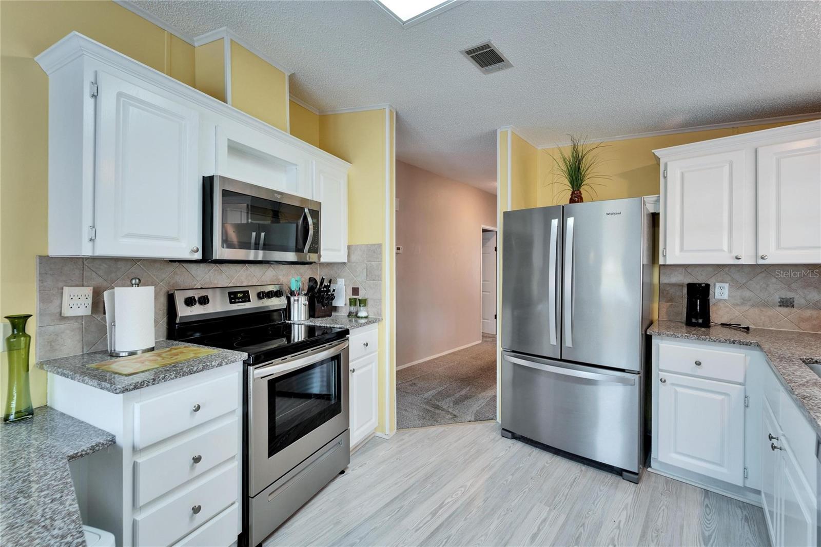 37622 NEW HORIZONS BLVD, ZEPHYRHILLS, FL, 33541