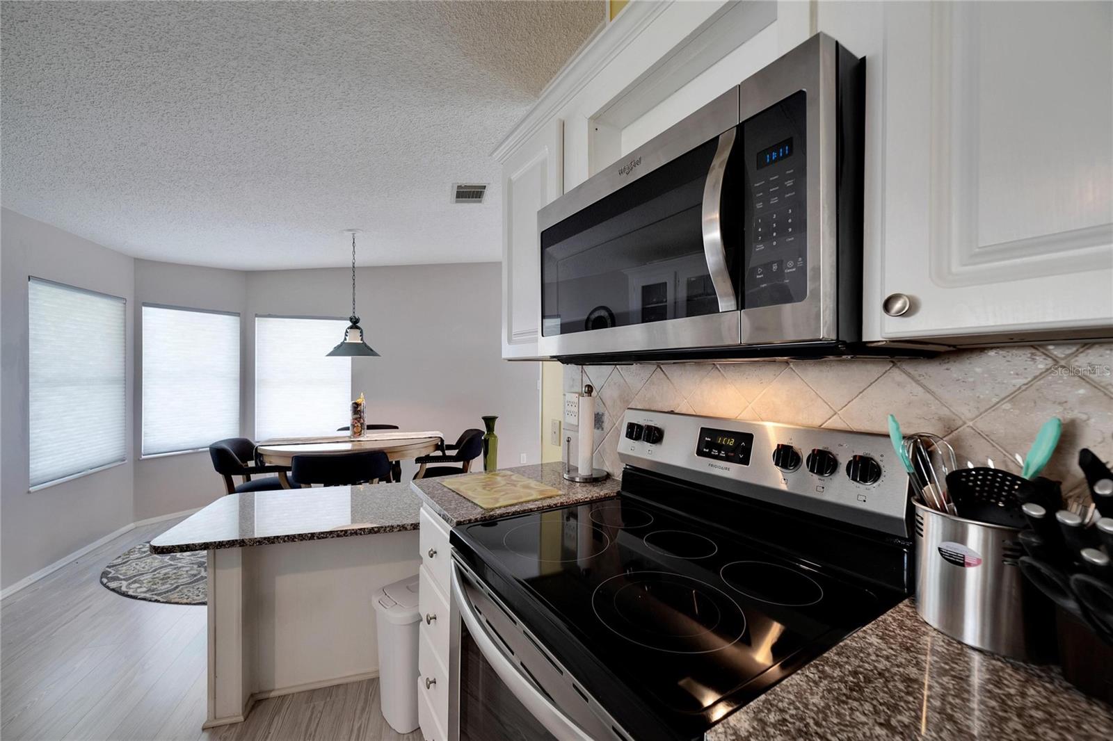 37622 NEW HORIZONS BLVD, ZEPHYRHILLS, FL, 33541