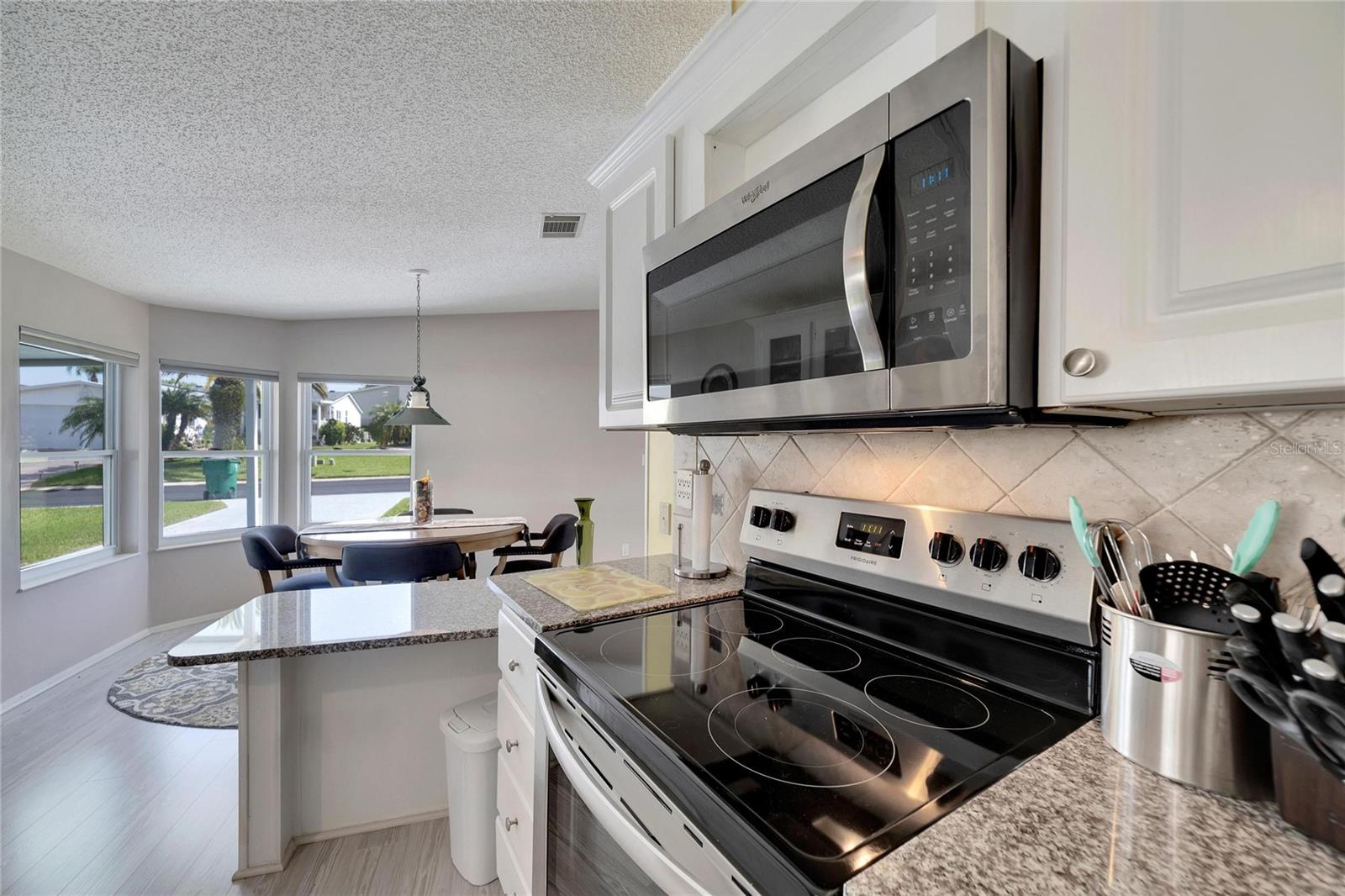 37622 NEW HORIZONS BLVD, ZEPHYRHILLS, FL, 33541
