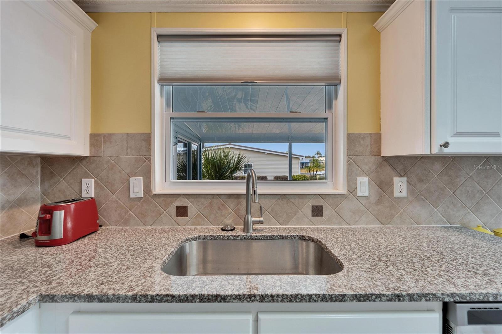 37622 NEW HORIZONS BLVD, ZEPHYRHILLS, FL, 33541