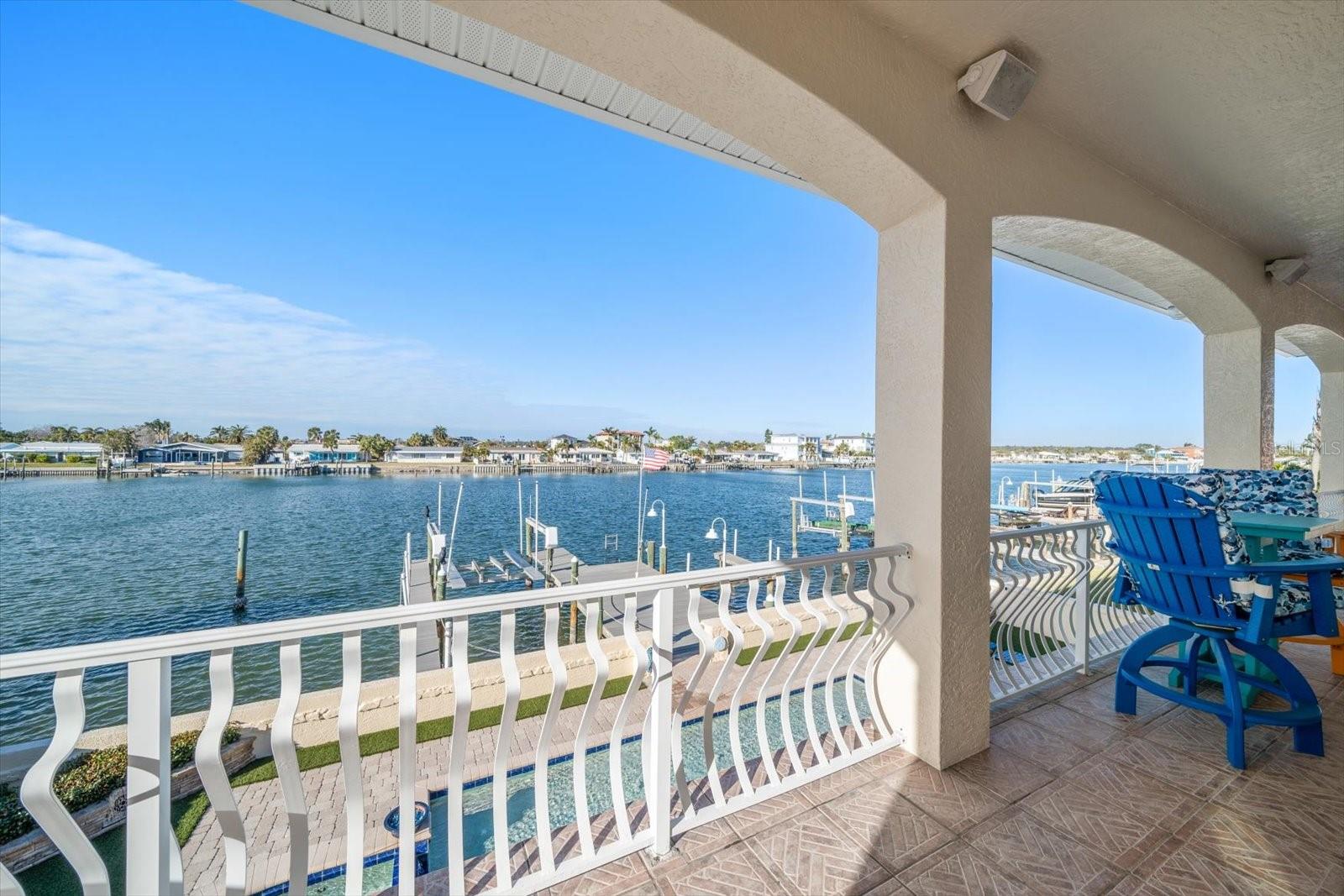 17044 DOLPHIN DR, NORTH REDINGTON BEACH, FL, 33708