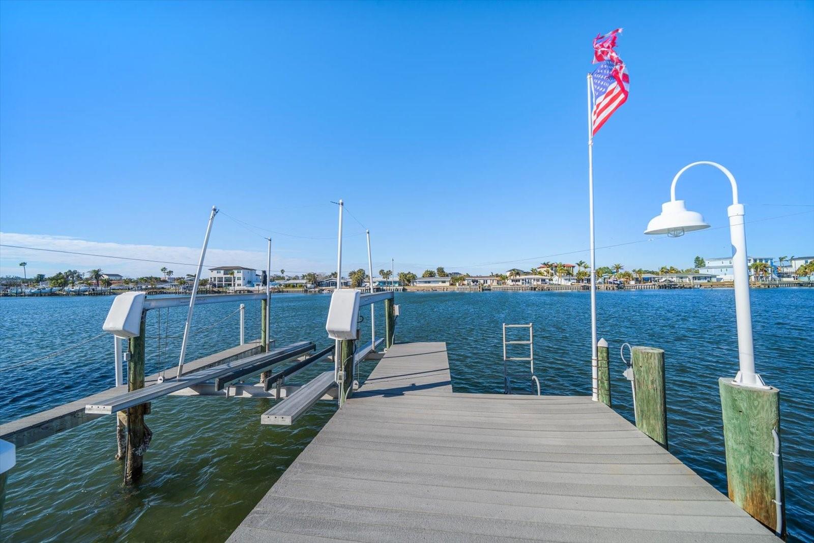 17044 DOLPHIN DR, NORTH REDINGTON BEACH, FL, 33708