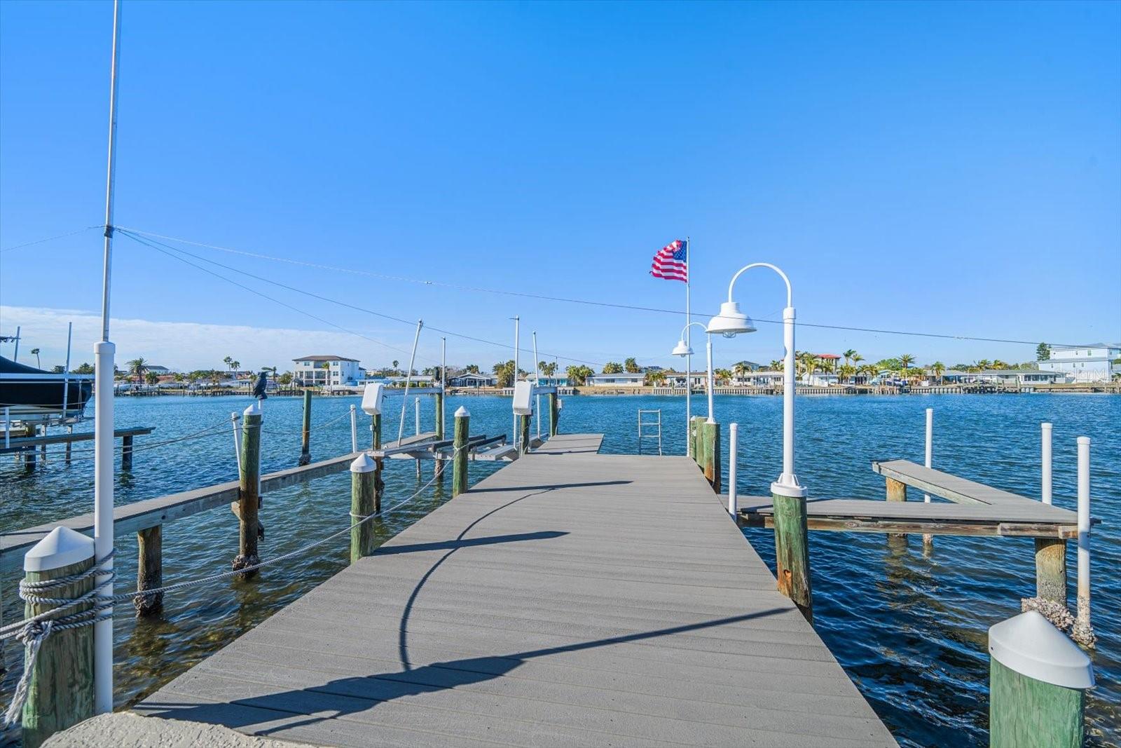 17044 DOLPHIN DR, NORTH REDINGTON BEACH, FL, 33708