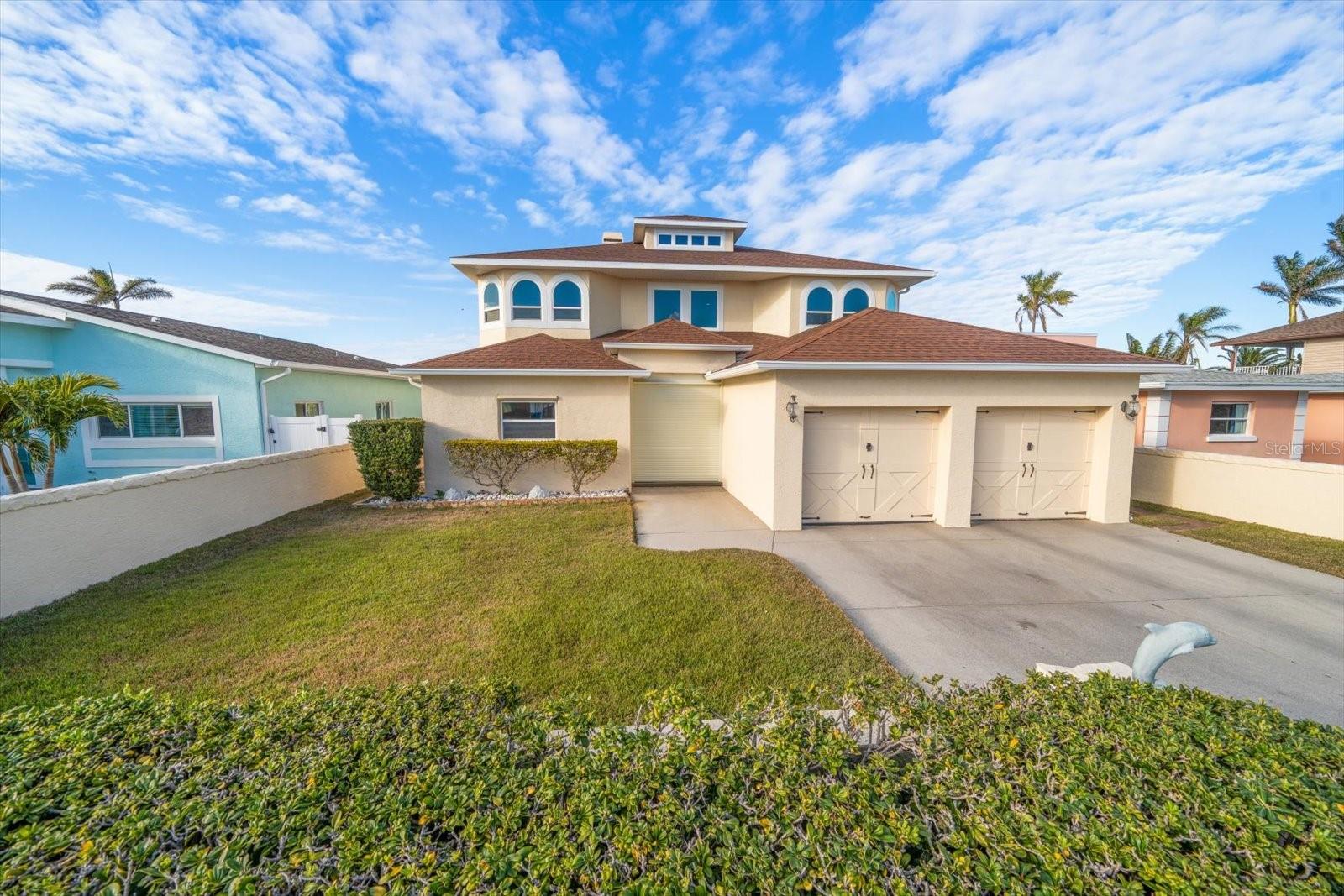 17044 DOLPHIN DR, NORTH REDINGTON BEACH, FL, 33708