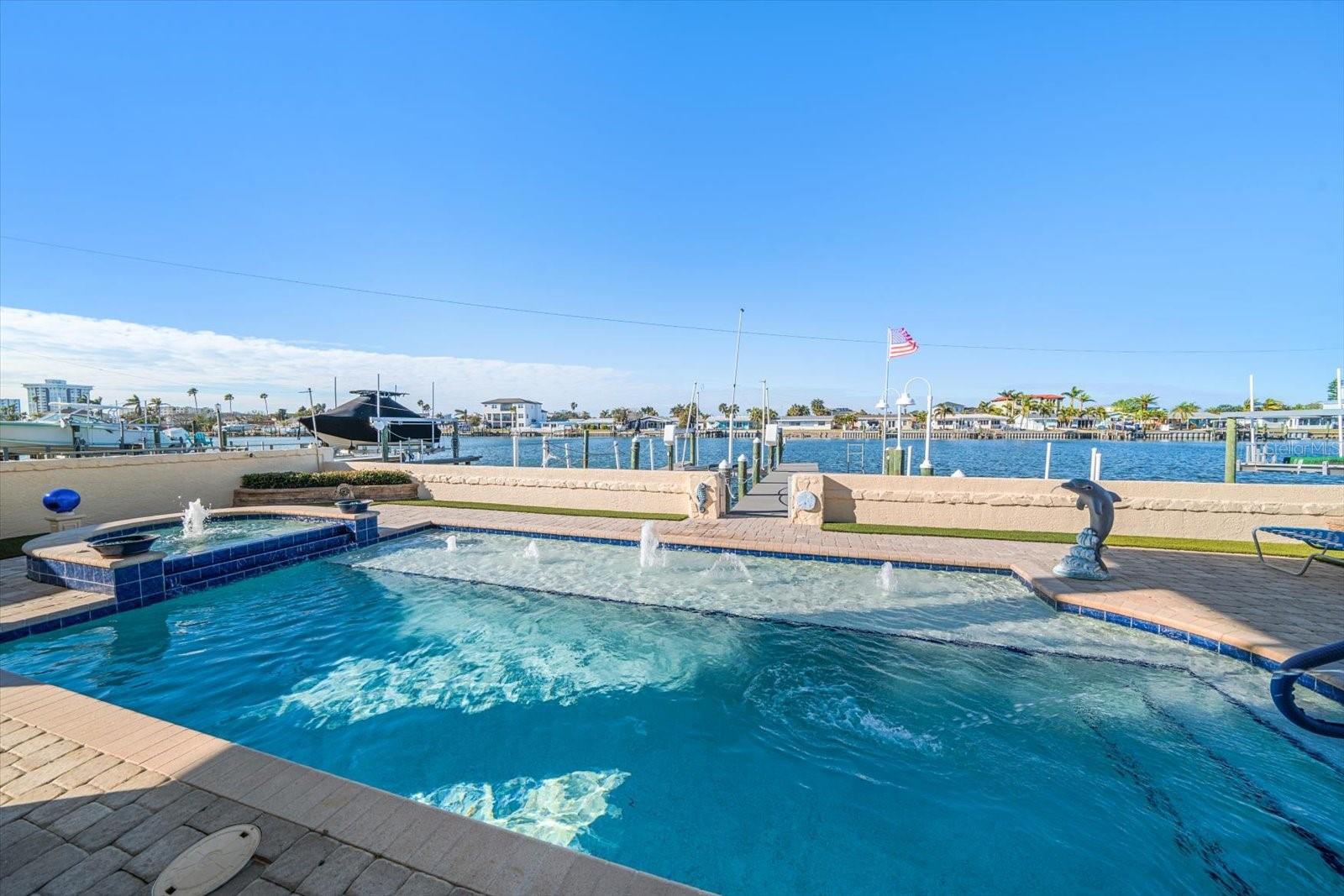 17044 DOLPHIN DR, NORTH REDINGTON BEACH, FL, 33708