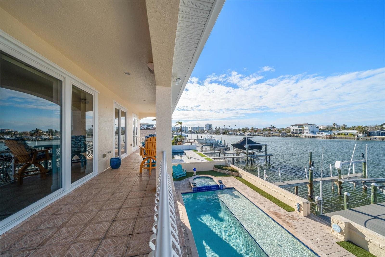 17044 DOLPHIN DR, NORTH REDINGTON BEACH, FL, 33708