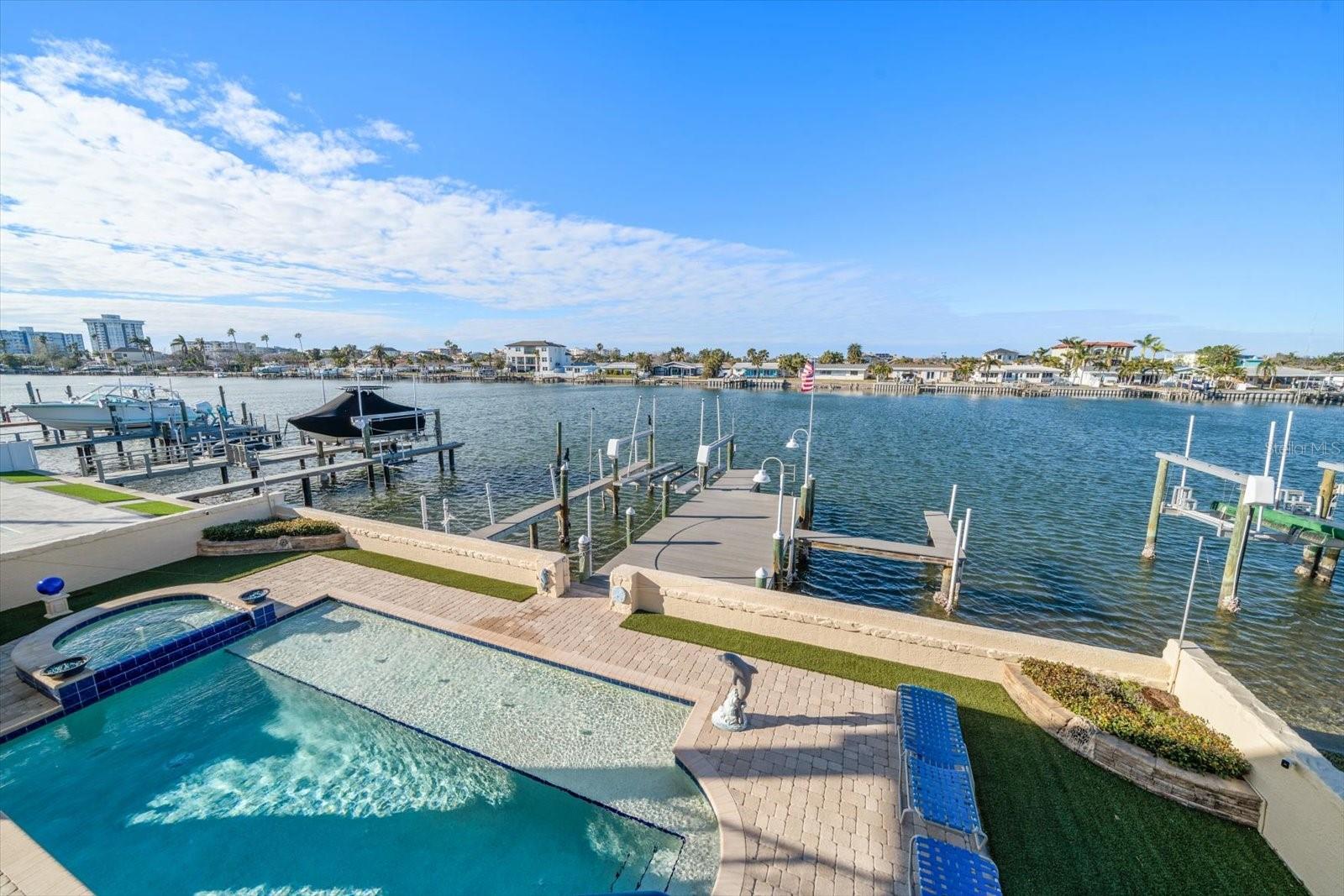 17044 DOLPHIN DR, NORTH REDINGTON BEACH, FL, 33708